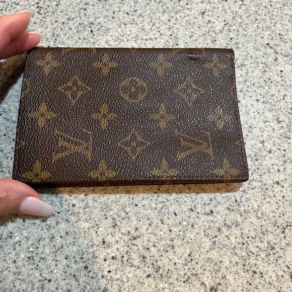 LV Wallet - Picture 1 of 4